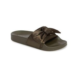 STEVE MADDEN SILKY SLIPPER